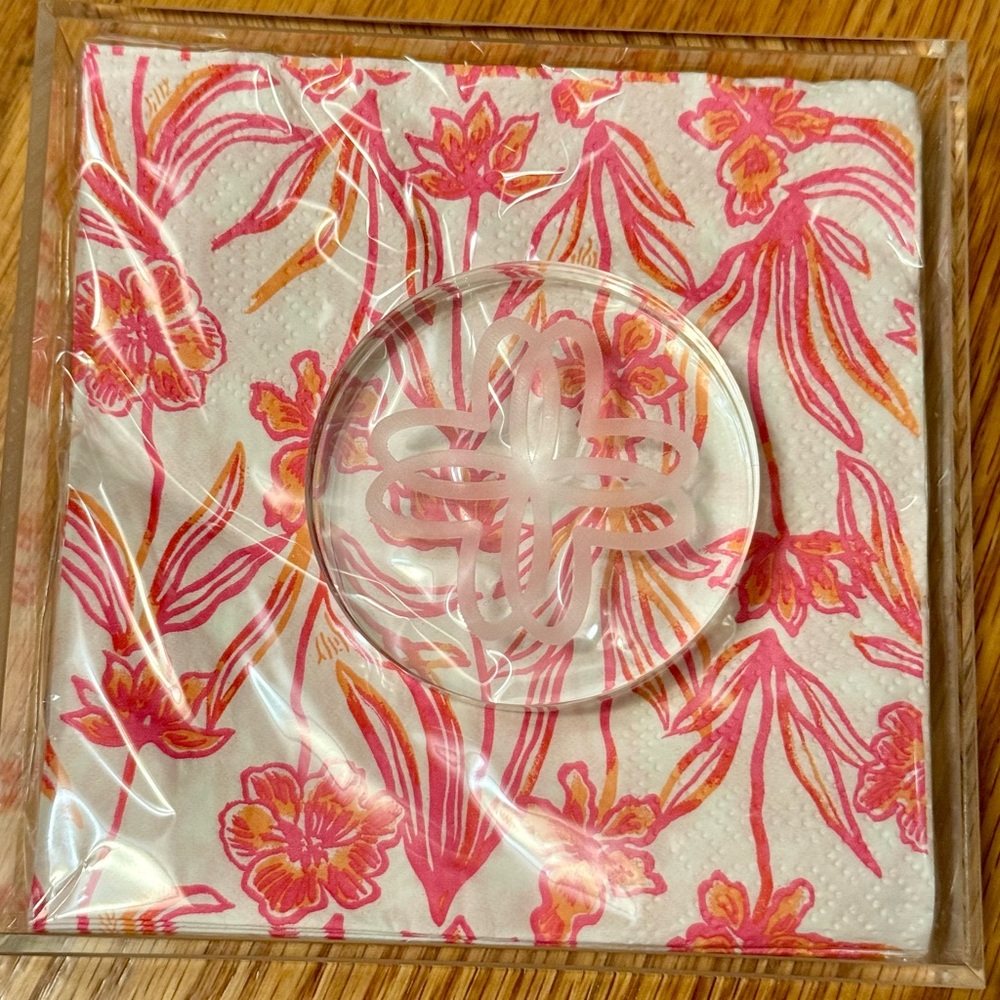New in box Lilly Pulitzer Napkin Set with holder.